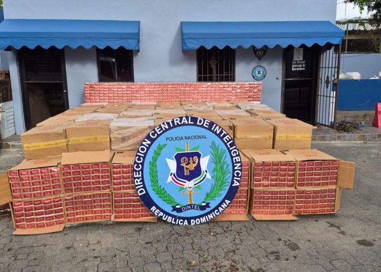 Incautan más de 1.5 millones de cigarrillos de contrabando ocultos entre hojas de batata en Baní