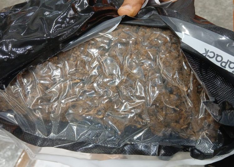 DNCD incauta ocho paquetes y cinco latas con marihuana durante operativos en el AILA