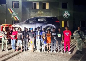 Ejército detiene a 10 haitianos indocumentados tras persecución de vehículo en Dajabón