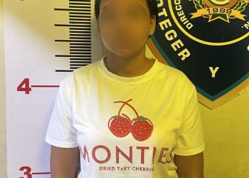 Policía ocupa presuntas drogas y apresa a mujer en La Vega