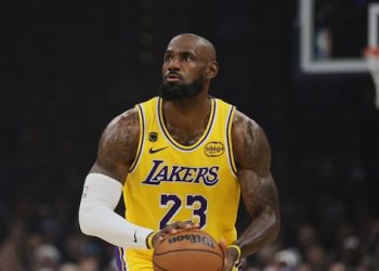 LeBron James cambia de equipo y jugará su temporada 24 con Filadelfia