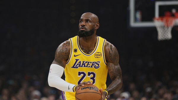 LeBron James cambia de equipo y jugará su temporada 24 con Filadelfia