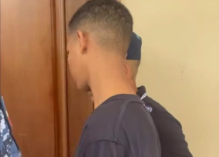 Condenan a ocho años de prisión a joven por homicidio ocurrido en un colmado en Palmarito