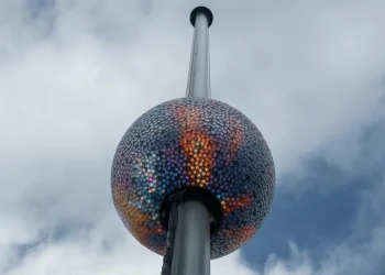 La bola de cristal de Times Square bajará ocho veces para celebrar la Independencia de EE.UU.