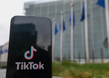 Bruselas acusa a TikTok de no proteger suficientemente a los menores