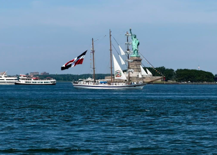 RD participa en celebración del 250 aniversario de la independencia de EEUU con buque escuela de la Armada