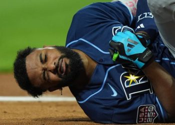 Junior Caminero abandona el Juego de Estrellas tras recibir un pelotazo; radiografías descartan fractura