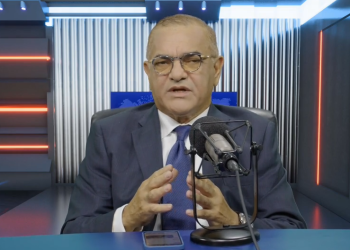 Carlos García rechaza designación como cónsul en Los Ángeles y permanecerá en el país