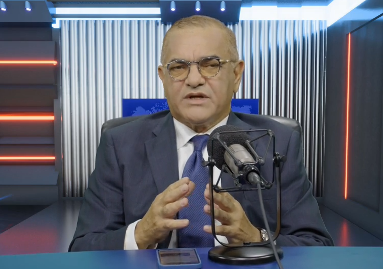 Carlos García rechaza designación como cónsul en Los Ángeles y permanecerá en el país