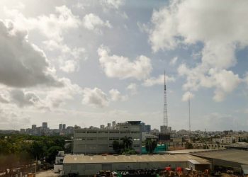 Polvo del Sahara y sistema anticiclónico mantendrán ambiente caluroso, informa Indomet