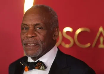 El actor Danny Glover habla sobre el alzheimer que padece: «La vida sigue»