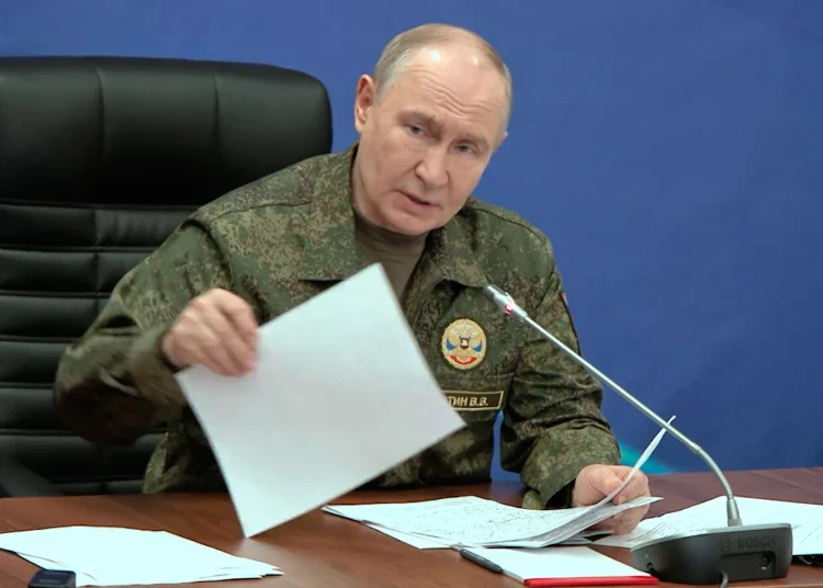 Un muerto en un ataque contra Crimea mientras Putin y Zelenskyy mantienen llamadas telefónicas por separado con Trump