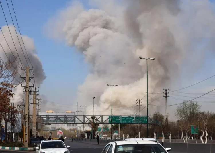 Irán informa de ataques contra objetivos de EEUU en Siria y Catar con varios muertos