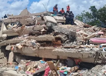 Venezolanos lideran la búsqueda entre los escombros de desaparecidos en el terremoto