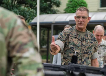 Jefe del Comando Sur de EEUU visita Venezuela para coordinar la reconstrucción