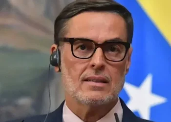 Delcy Rodríguez designa a Félix Plasencia como el nuevo canciller de Venezuela tras destituir a Yván Gil