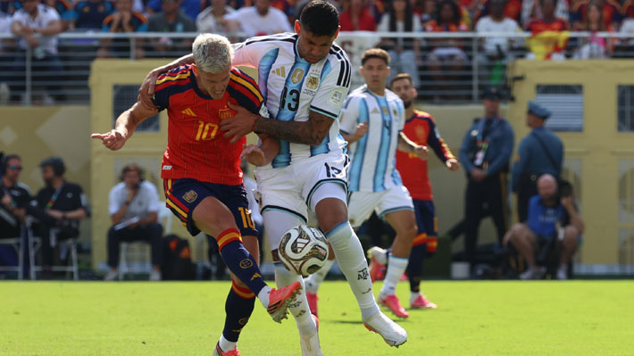 Árbitro anula gol de España ante Argentina tras revisión del VAR
