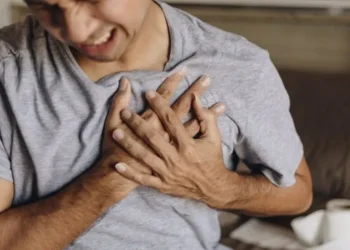 ¿Cuerpo sano, corazón en riesgo?: Estilo de vida actual está afectando la salud cardiovascular de los jóvenes