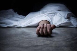 Muere mujer herida de bala en plaza comercial de la Abraham Lincoln; Policía busca al atacante