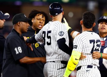 Yankees y Piratas protagonizan conato de bronca por disputa sobre el reloj de pitcheo