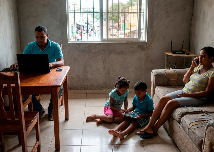 Más del 43 % de los hogares dominicanos aún no tiene acceso a internet