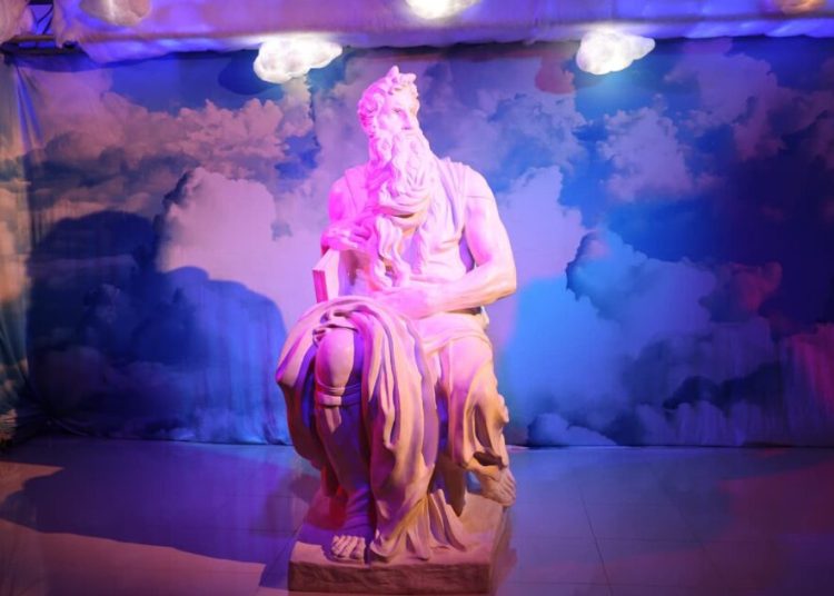 Últimos días para visitar la exposición inmersiva “Miguel Ángel Vivo” en Santiago