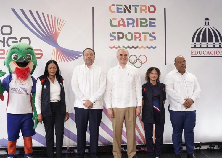 Ministro de Educación recibe antorcha de los XXV Juegos Centroamericanos y del Caribe Santo Domingo 2026