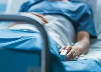 Adolescente de 15 años permanece hospitalizada tras presunto envenenamiento; señalan a su pareja