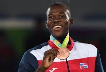Luisito Pie denuncia ataques racistas y reafirma su orgullo de representar a la República Dominicana