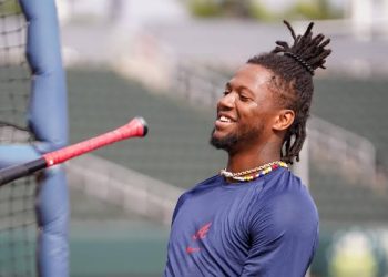 Acuña Jr. impulsa remontada de los Bravos con su primer jonrón desde mayo