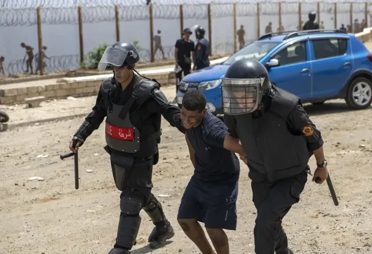 Marruecos detiene a 70 personas por incidentes violentos durante la crisis migratoria