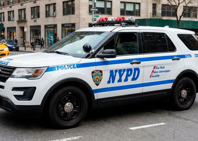Mujer es hallada muerta en Queens y su esposo aparece sin vida horas después en un parque