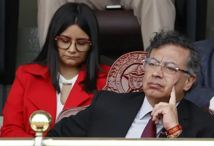 El presidente saliente de Colombia denunciará penalmente a funcionaria de su Gobierno por un ataque «calumnioso»