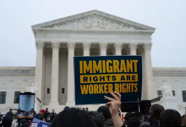 El Gobierno de Trump faculta a jueces de inmigración poder imponer multas de hasta 3.500 dólares