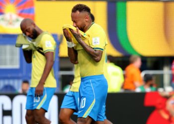 Prensa brasileña pide renovación de la selección y busca culpables por la eliminación