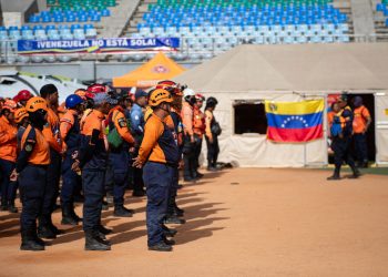 Venezuela se centra en el desescombro y en recuperar cuerpos tras partida de rescatistas