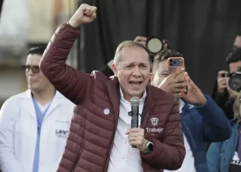 Ordenan arrestar por cinco días al ministro de Trabajo de Colombia por desacato de una tutela