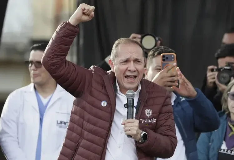 Ordenan arrestar por cinco días al ministro de Trabajo de Colombia por desacato de una tutela