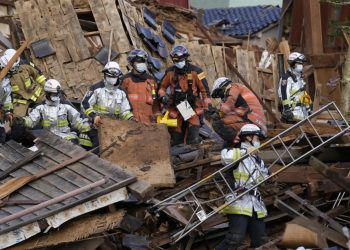 Elevan a 35 los muertos tras el terremoto en Japón mientras sigue la búsqueda de atrapados