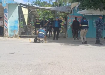 Joven de 21 años muere y otro resulta herido durante tiroteo en Santo Domingo Este