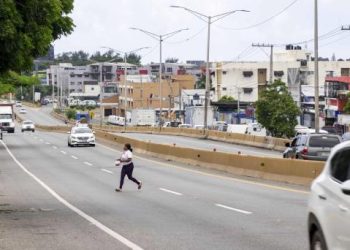 Cierran esta noche tramo del km 10½ de la Autopista Las Américas por trabajos en nuevo puente peatonal