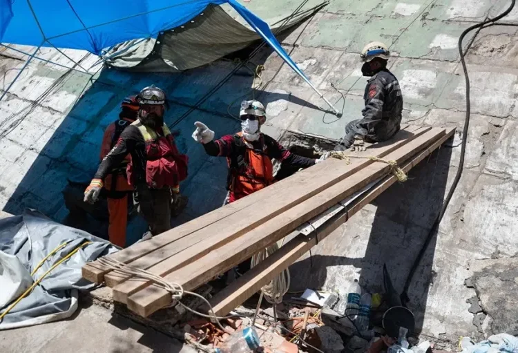 Venezuela continúa con las labores de rescate y desescombro tras ocho días de los terremotos