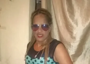 Mujer fallece en incendio que redujo a cenizas tres viviendas en Espaillat