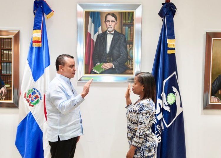 SNS posiciona a la doctora Persia Mateo en la dirección del Hospital de Galván