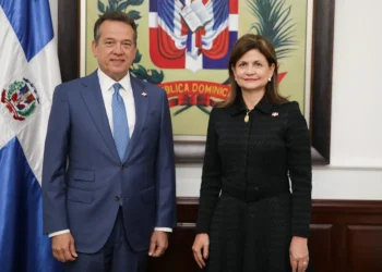 Juramentan a Ito Bisonó como nuevo ministro de Relaciones Exteriores