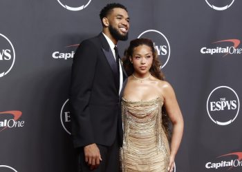 Karl-Anthony Towns y Jordyn Woods se casan en una ceremonia en Malibú