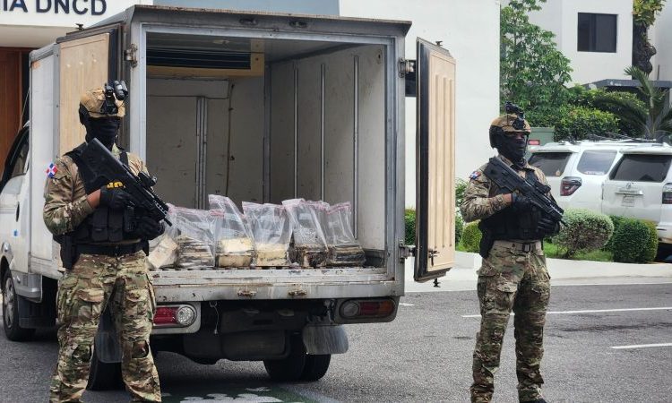DNCD ocupa 321 paquetes de presunta cocaína ocultos en contenedor en Puerto Caucedo
