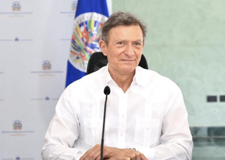 Roberto Álvarez: una trayectoria marcada por la diplomacia, el derecho y los derechos humanos