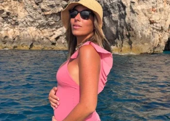 Periodista española Mayte Campos anuncia que tiene cáncer mientras cursa su quinto mes de embarazo