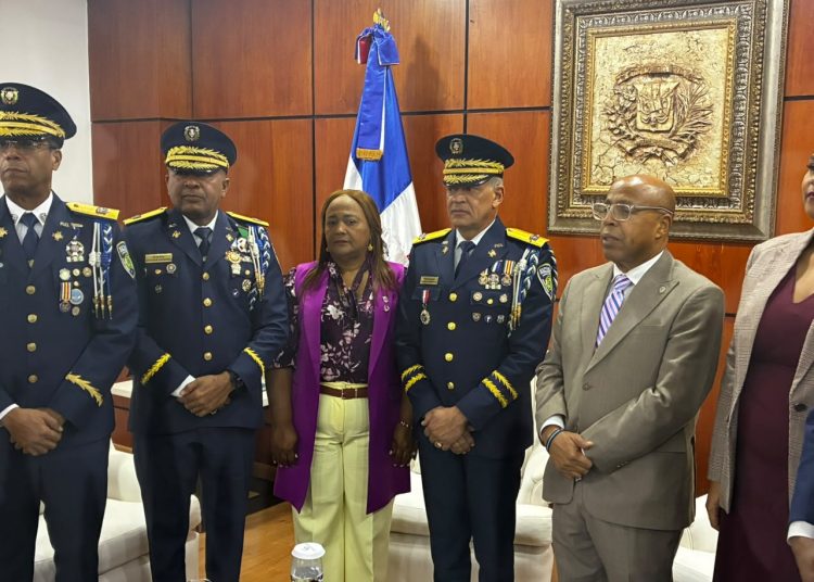 Nuevo director de la Policía realiza visitas de cortesía a presidentes del Senado y Cámara de Diputados